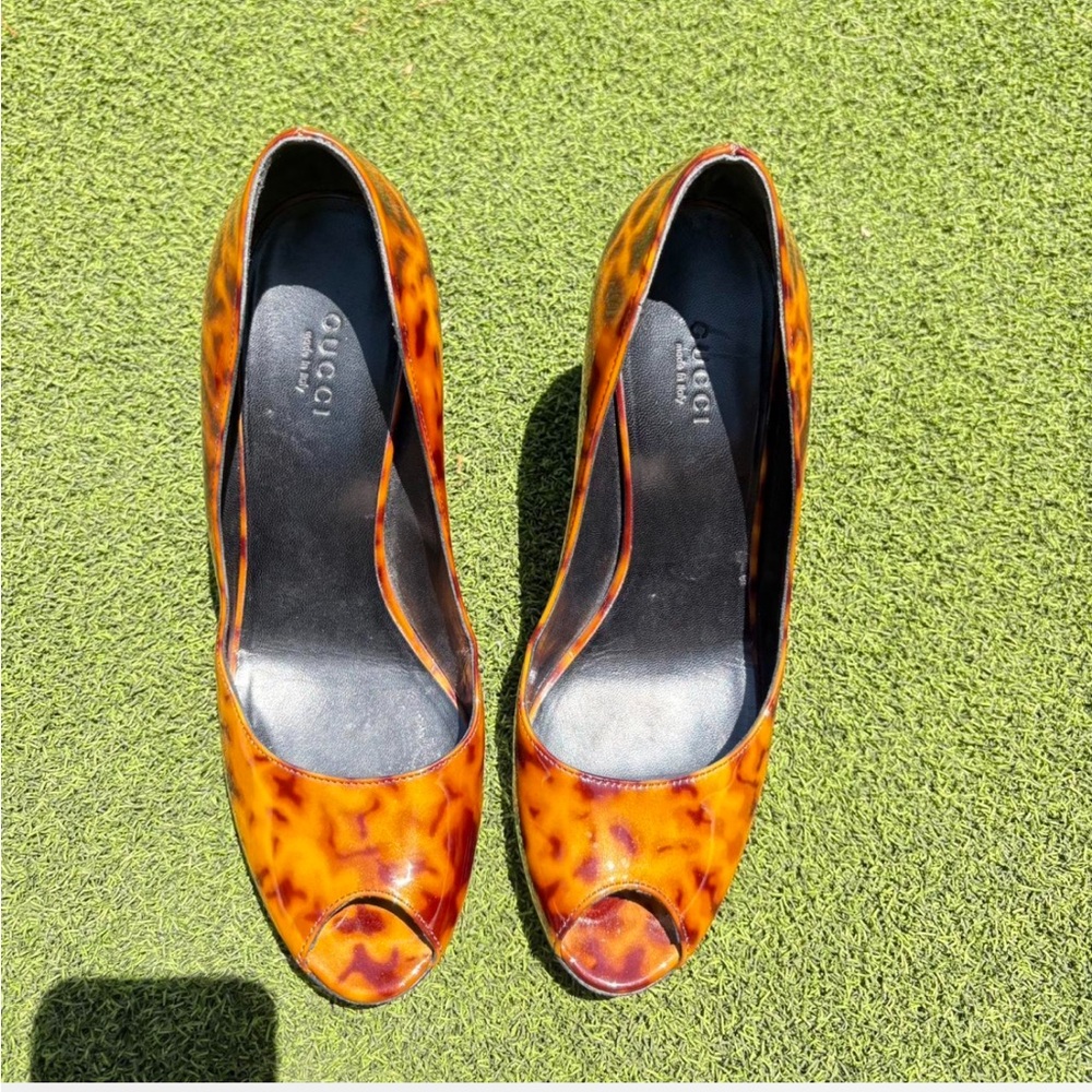 Stunning vintage and rare AUTHENTIC Gucci Tortoiseshell Heels